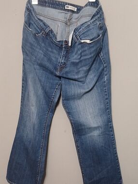 Classic Mid-Blue Women’s Boot Cut 590 Levis Jeans